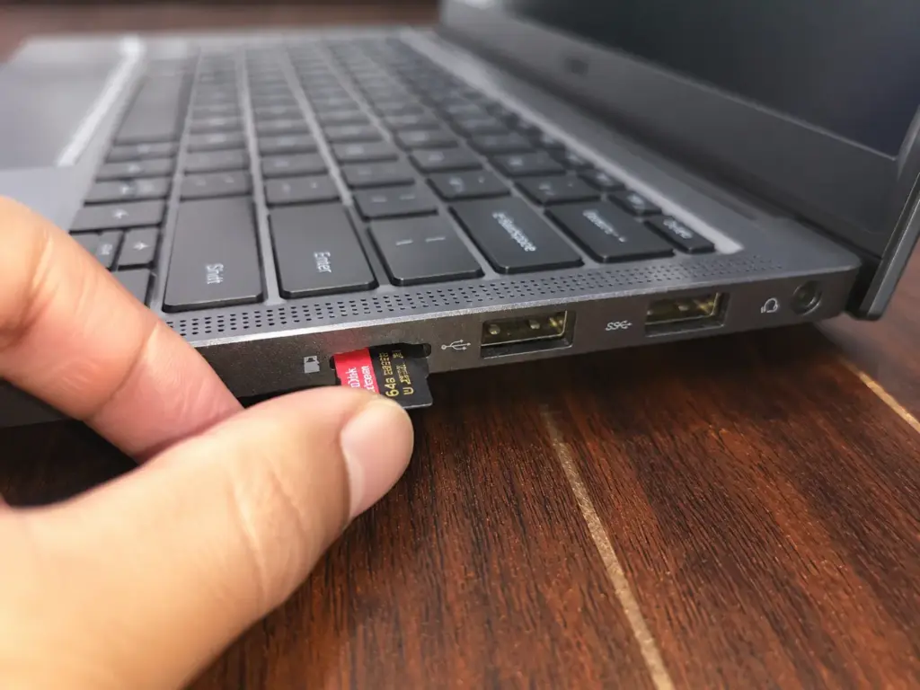 How to transfer drone photos and videos from the drone memory card by aerialgo
